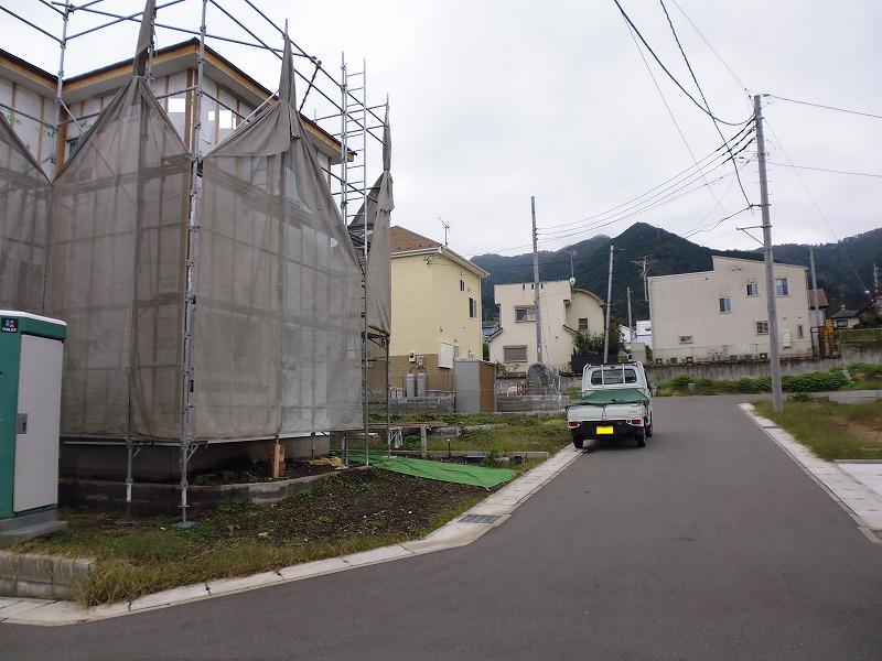 Local photos, including front road. Local (10 May 2013) Shooting