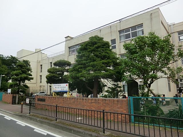 Primary school. Aikawa 600m to stand Nakatsu Elementary School