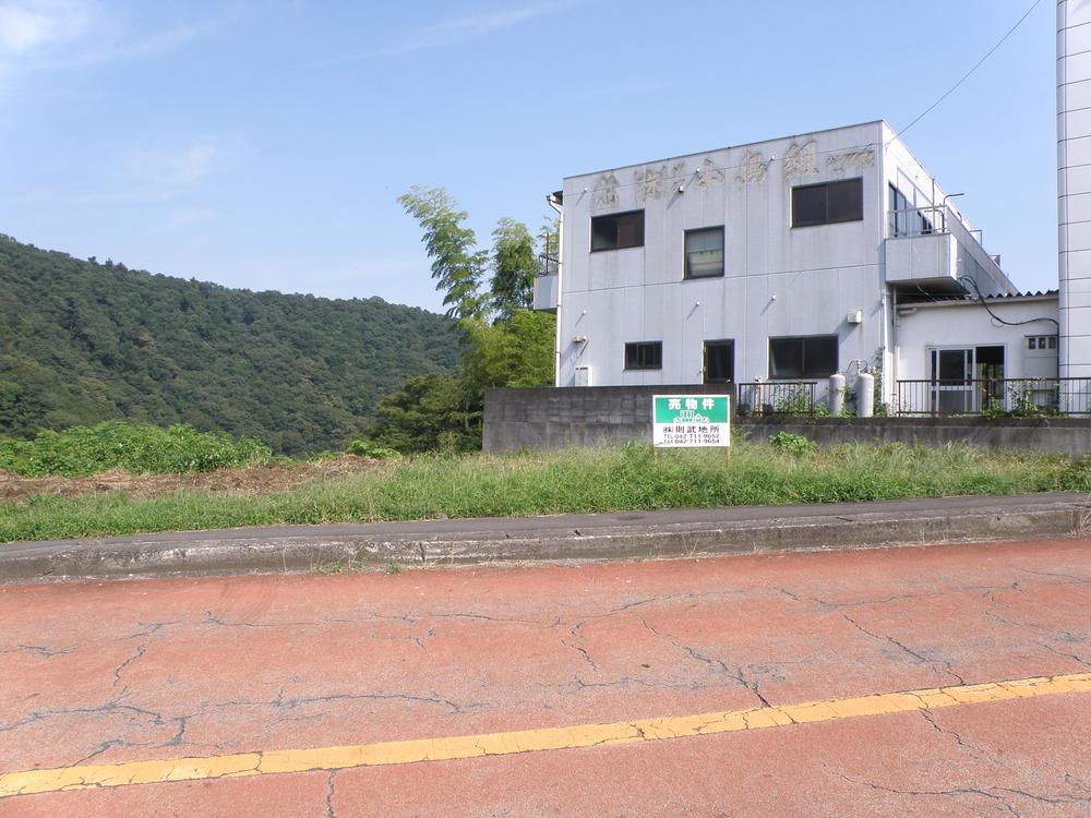 Local photos, including front road. Local (10 May 2013) Shooting