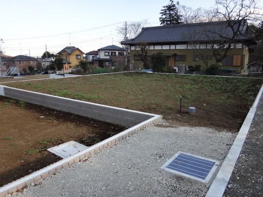 Other local. Super around in a quiet residential area ・ Drug stores, etc. There is also a living environment is also good. Garden spacious in the site area 62 square meters.