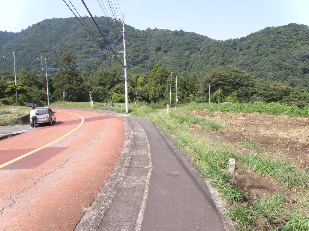 Local photos, including front road. Local (10 May 2013) Shooting