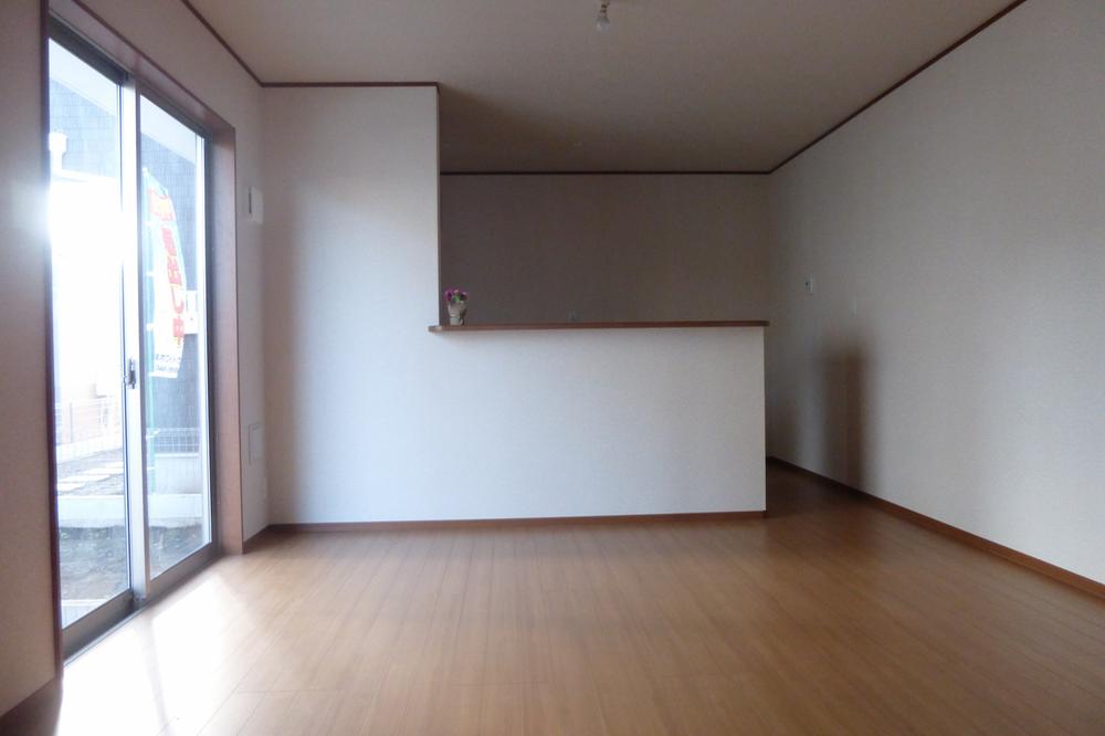 Living. It is a popular face-to-face kitchen!