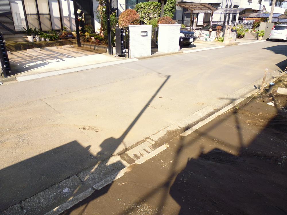 Local photos, including front road. Local (11 May 2013) Shooting