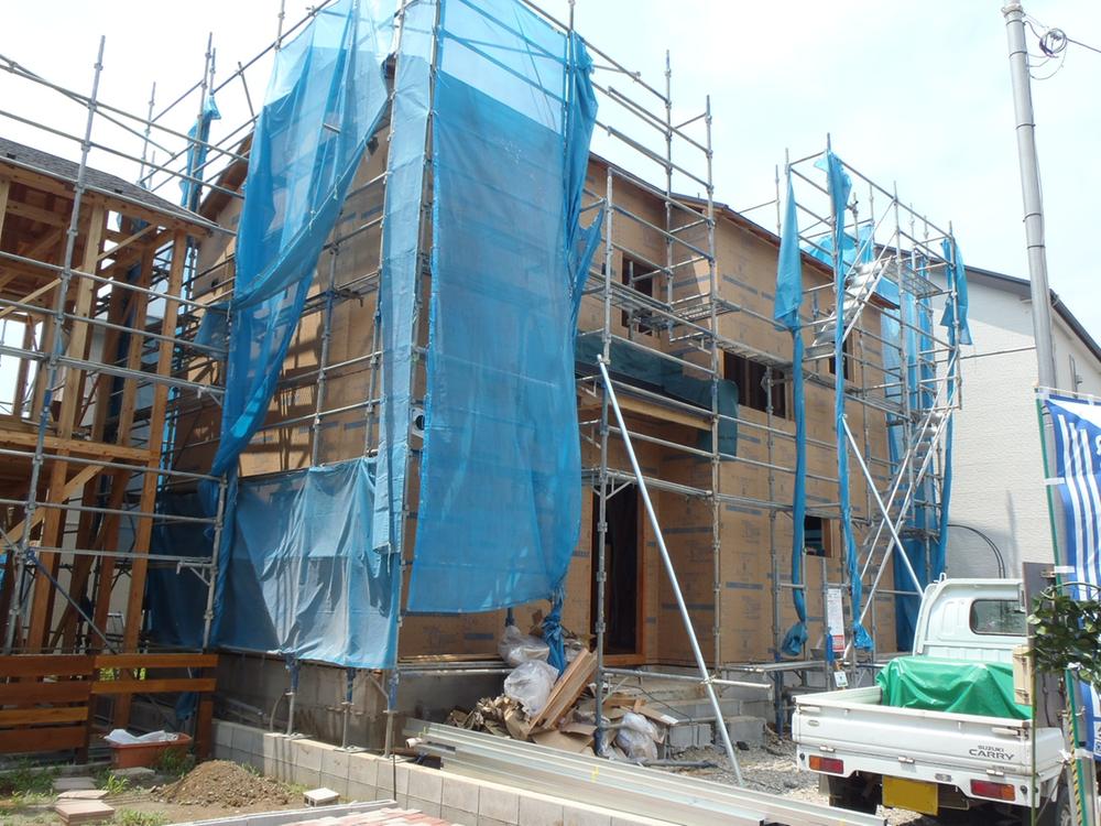 Local appearance photo. Local (July 2013) Shooting 1 Building ◎ 2 Station is accessible ☆ ◎ good is per yang per whole room facing south! ◎ with solar power system