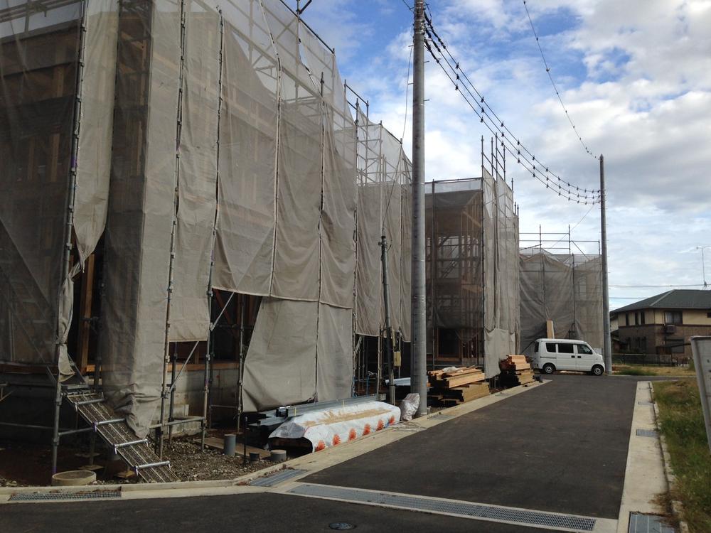 Local photos, including front road. Local (August 2013) shooting ◎ the back of the subdivision of there is a sandwich in a large park the front road park has become hiking trails along the river