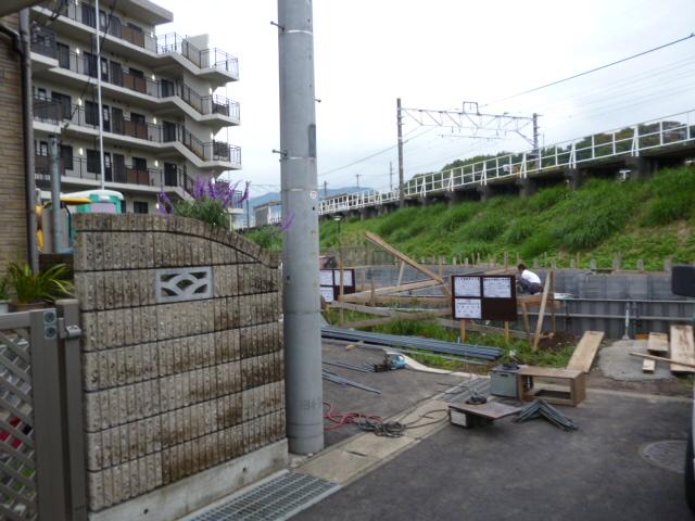 Local photos, including front road. Local (October 21, 2013) Shooting