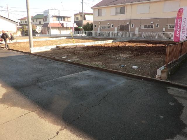 Local photos, including front road. Local (11 May 2013) Shooting