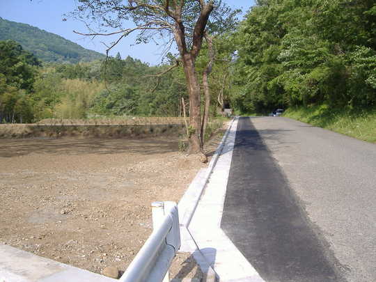 Local photos, including front road. Local land photo