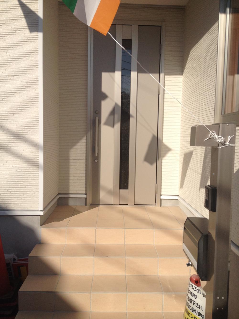 Entrance. Local (12 May 2013) Shooting