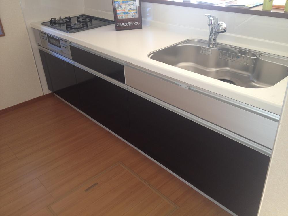 Kitchen. Indoor (12 May 2013) Shooting