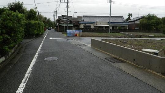Local photos, including front road. Frontal road