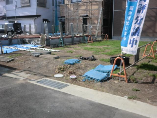 Local photos, including front road. Local (10 May 2013) Shooting