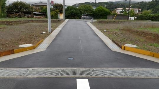 Local photos, including front road. Frontal road