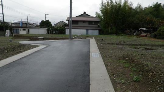 Local photos, including front road. Frontal road