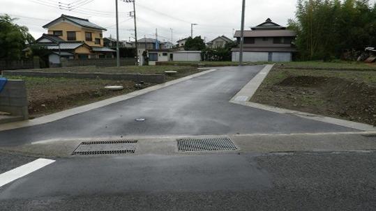 Local photos, including front road. Frontal road