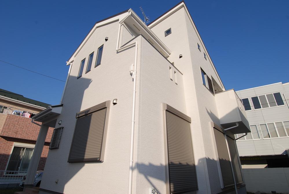 Local appearance photo. Local (10 May 2013) Shooting