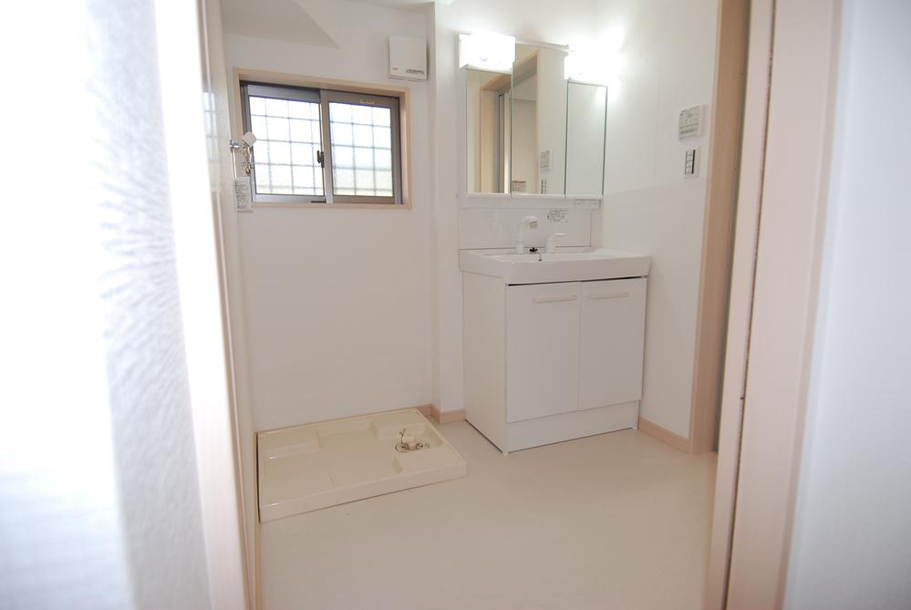 Wash basin, toilet. Indoor (10 May 2013) Shooting