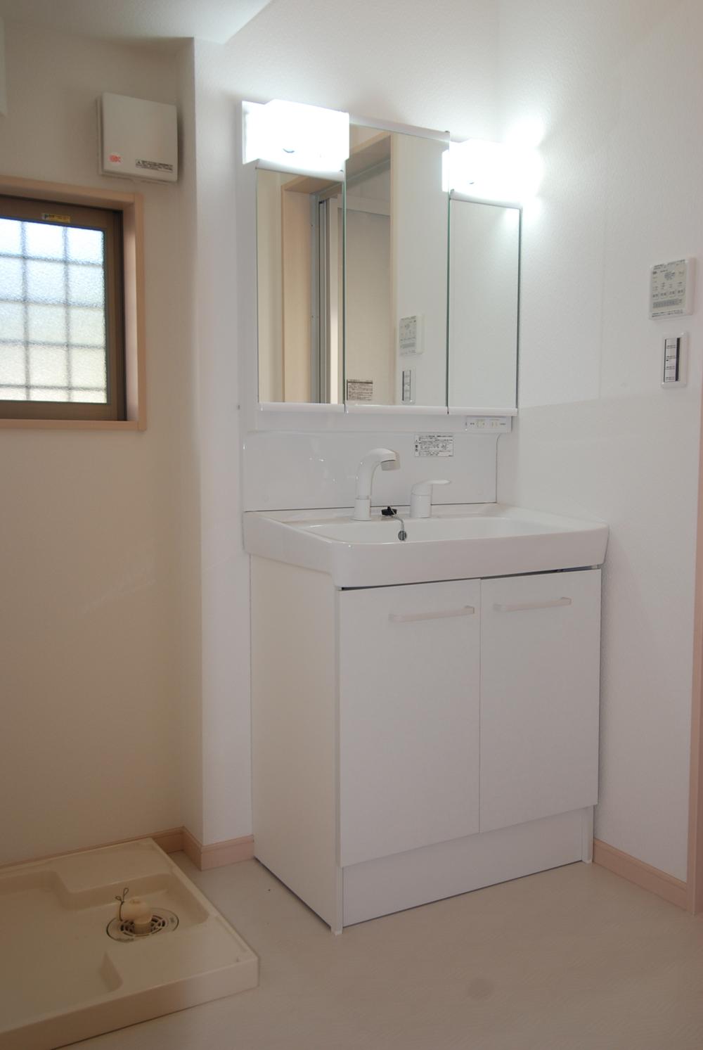 Wash basin, toilet. Indoor (10 May 2013) Shooting