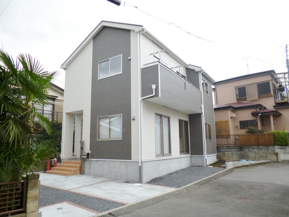 Local appearance photo. Local (10 May 2013) Shooting 1 Building ◎ with solar power generation system ◎ There south balcony!