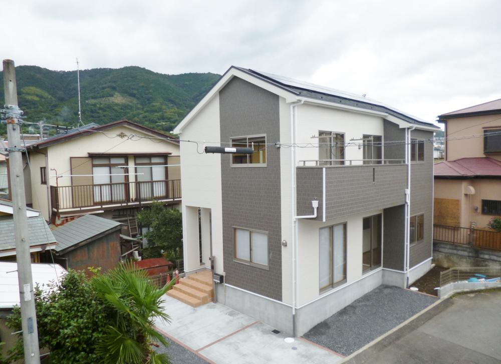 Other local. 1 Building There storeroom of 1.5 quires!