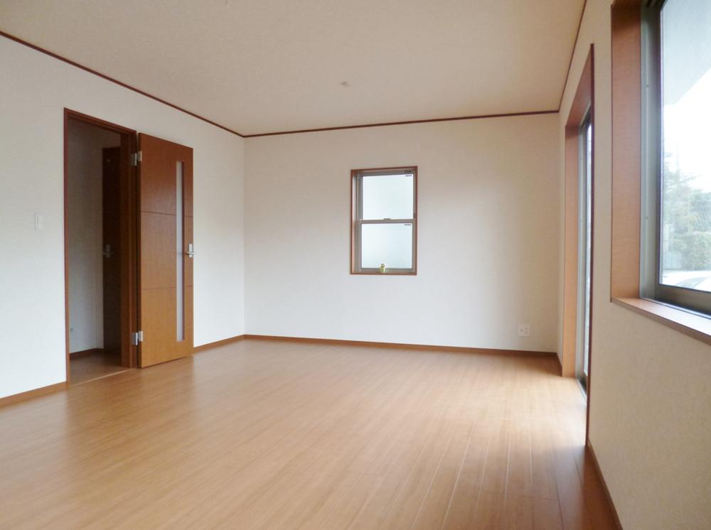 Living. South-facing bright living!