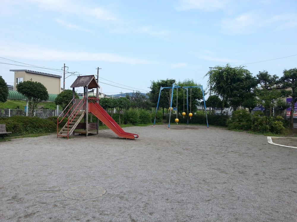 Other. Neighborhood park Nearby children we are playing cheerfully! !