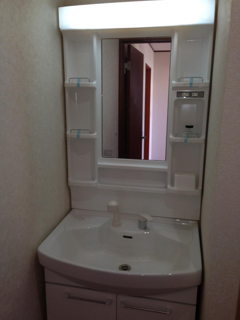 Wash basin, toilet. Indoor (10 May 2013) Shooting