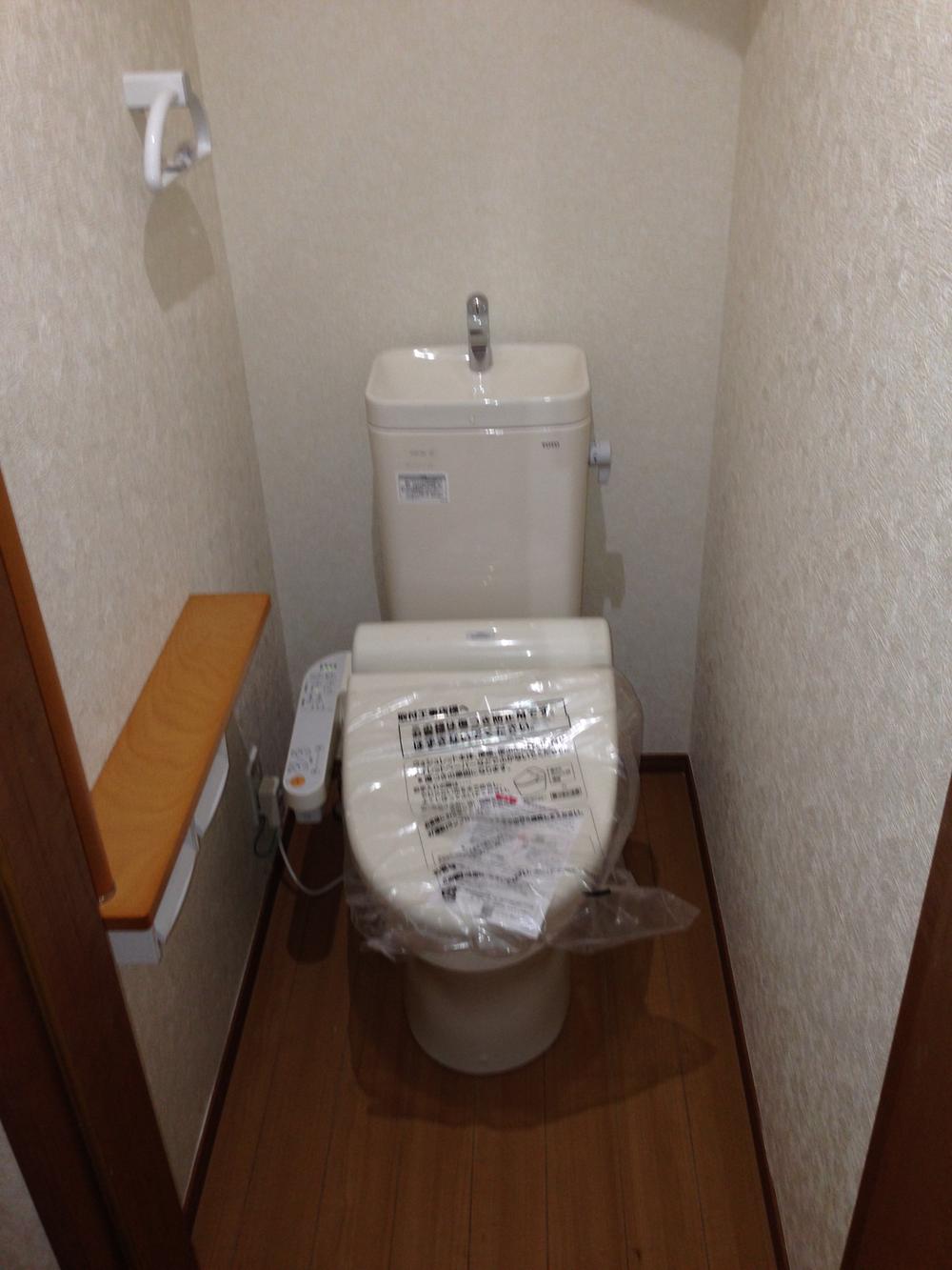 Toilet. Indoor (10 May 2013) Shooting