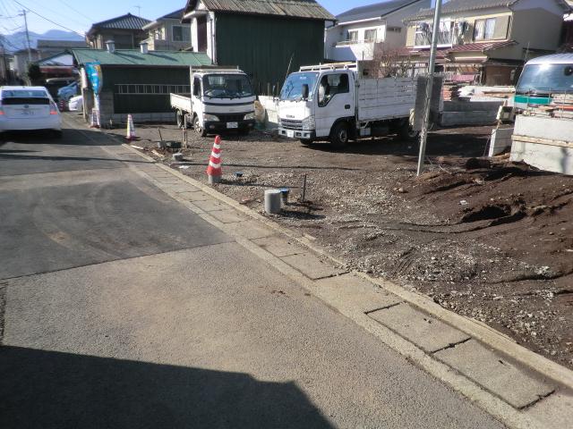 Local photos, including front road. Local (11 May 2013) Shooting