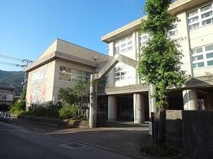 Junior high school. Matsuda Municipal Matsuda 880m walk 11 minutes all the students the number up to junior high school 253 people each grade class number 2 ~ 3 class 1 class 33 people ~ 38 people in fiscal 2012