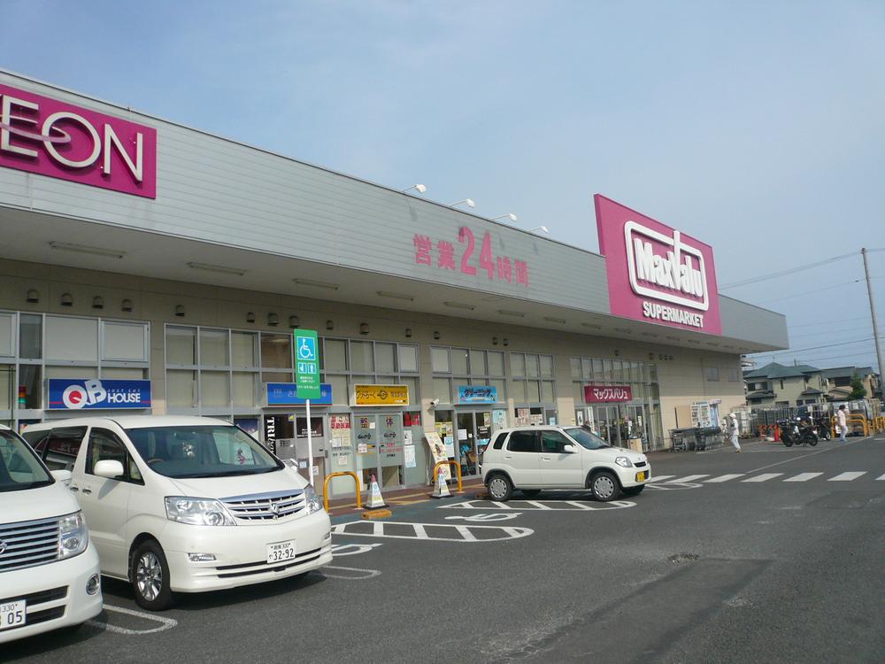 Other. Nearby Super 24 hours a day.