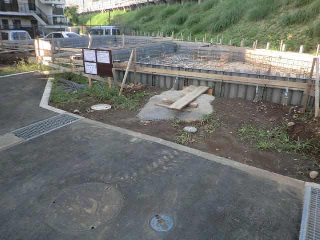 Local photos, including front road. Local (10 May 2013) Shooting