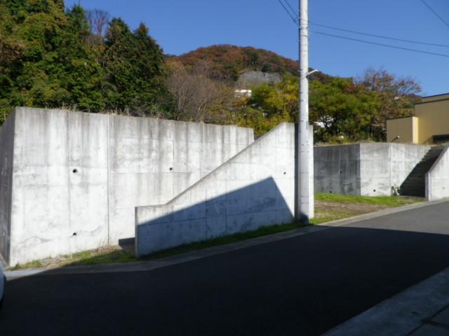 Local photos, including front road. Local (12 May 2013) Shooting