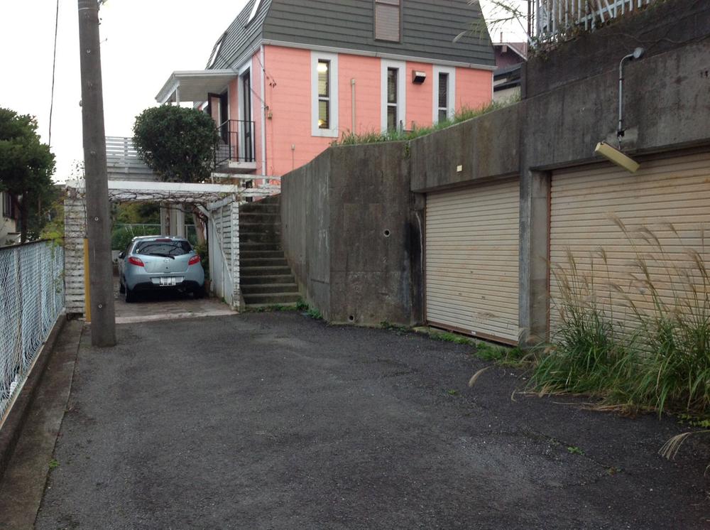 Local photos, including front road. Local (10 May 2013) Shooting