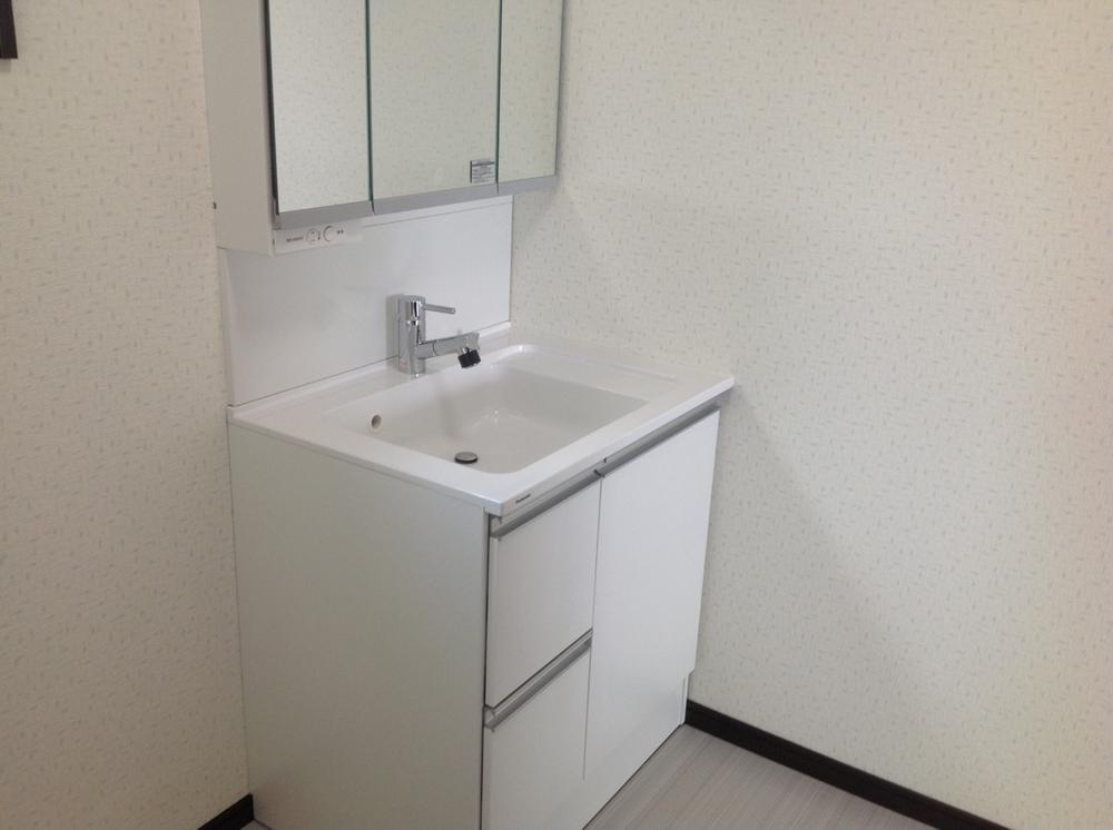 Wash basin, toilet. Indoor (September 2013) Shooting