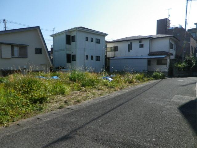 Local photos, including front road. Local (12 May 2013) Shooting