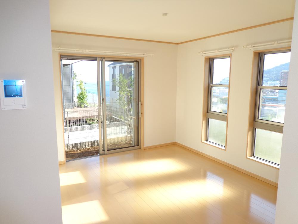 Living. Good bright living of per yang