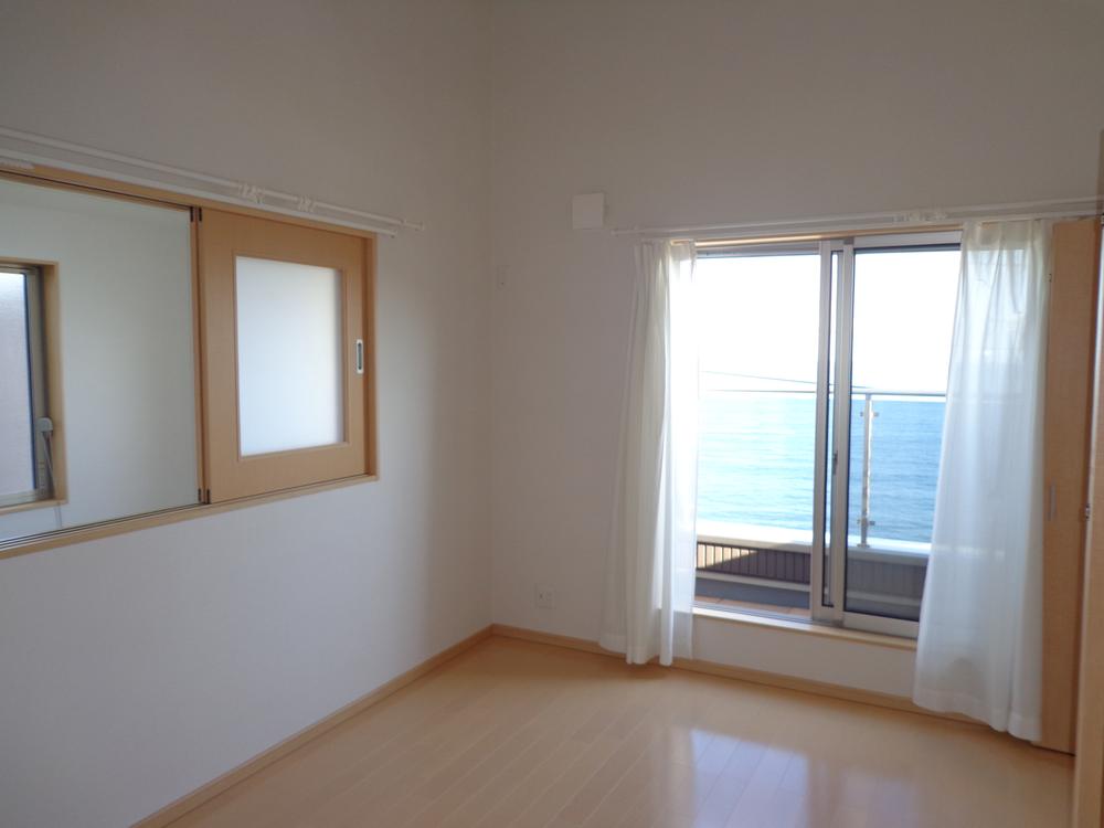 Non-living room. Also you can see the sea from the room