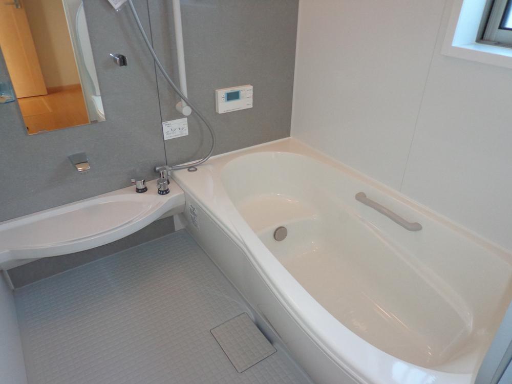 Bathroom. Bathroom was adopted Thermo bus Light & thermo floor. Floor does not miss the warm warmth.