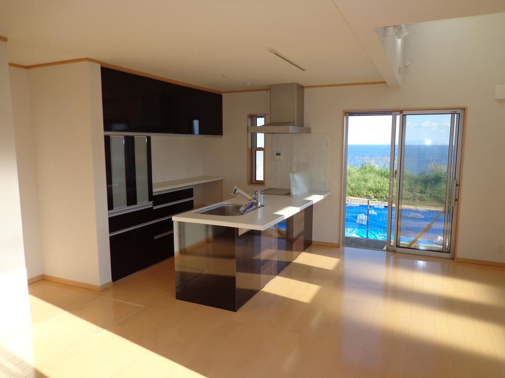 Kitchen. Peninsula type kitchen