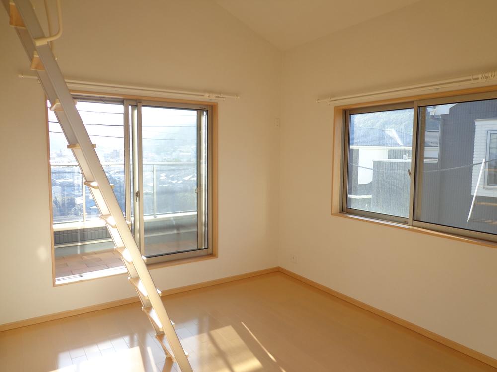 Non-living room. With loft ・ Storage also enhance!