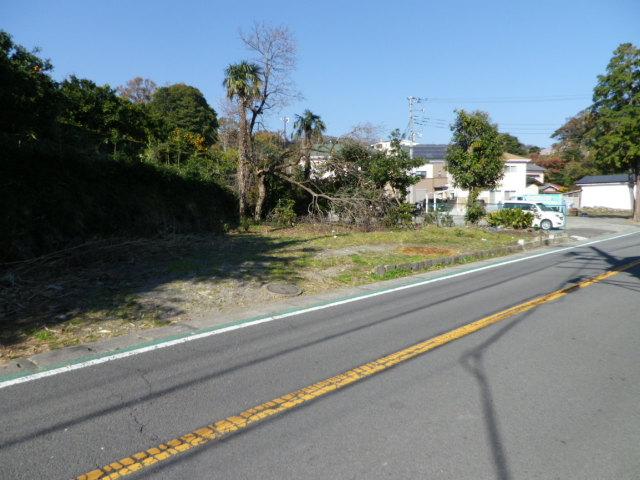 Local photos, including front road. Local (12 May 2013) Shooting