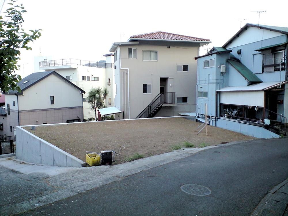 Local photos, including front road. Local (September 2011) Shooting