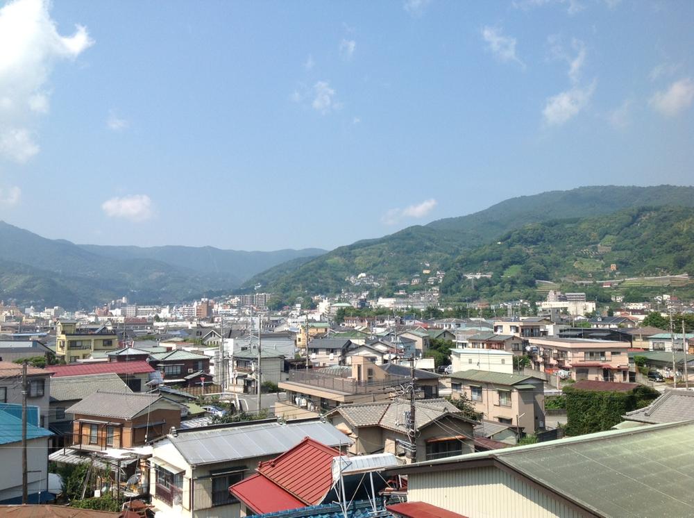 View photos from the dwelling unit. View from the site (August 2013) Shooting