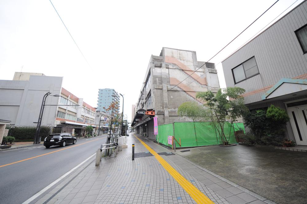 Local photos, including front road. Local (11 May 2013) Shooting