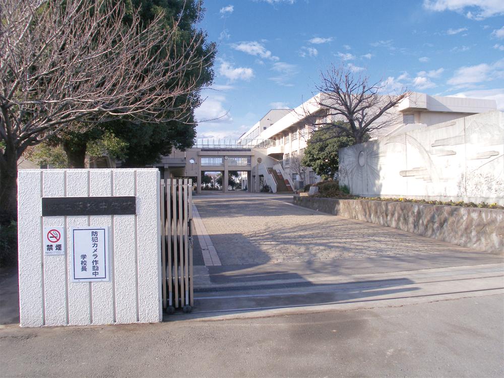 Junior high school. 250m to Atsugi Municipal Fujitsuka junior high school