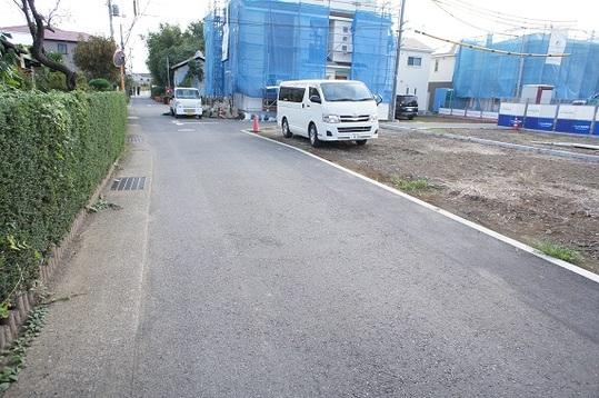 Local photos, including front road. Frontal road