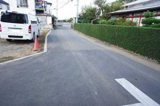 Local photos, including front road. Frontal road