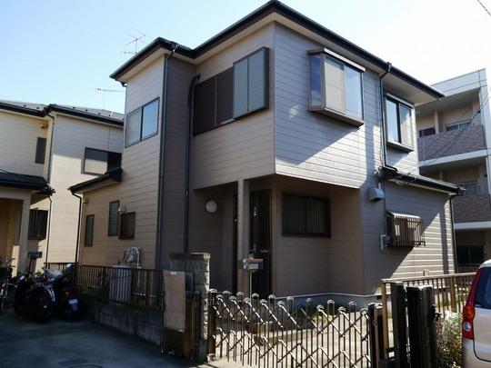 Local appearance photo. It is also a good many living environment commercial facilities around in the quiet residential area. Car space There are also two.