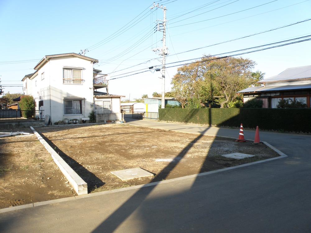 Local photos, including front road. Local (11 May 2013) Shooting NO18